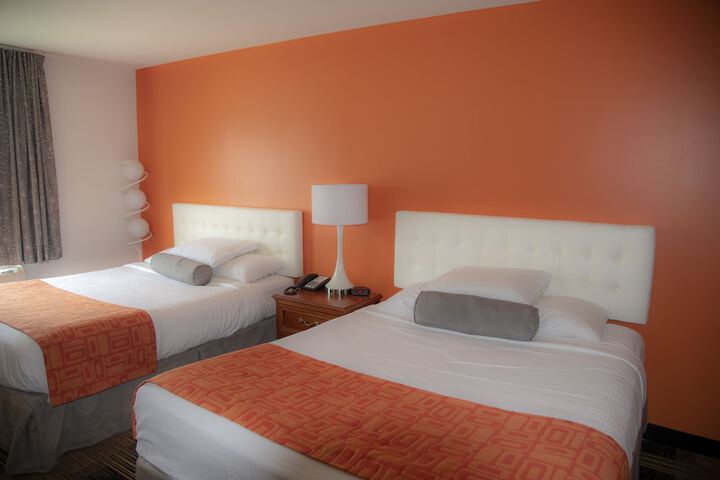 Howard Johnson Hotel & Suites by Wyndham Allentown / Dorney