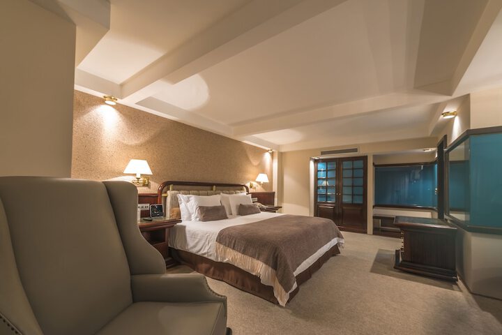 Room 32 of 123