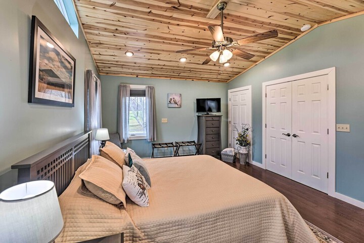 Modern Marlinton Home w / Hot Tub & Mtn Views!