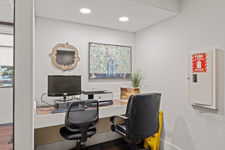Business Center 62 of 63