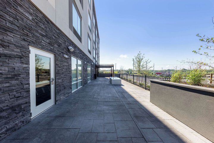 Terrace/Patio 35 of 36