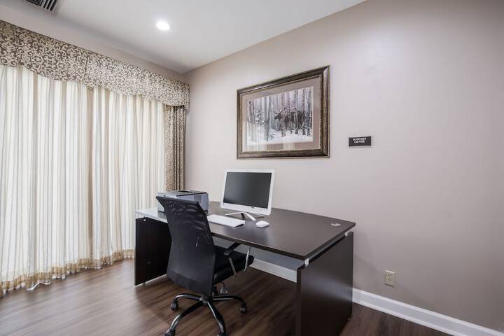 Business Center 29 of 31