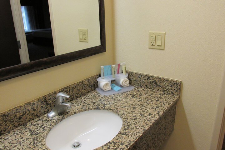 Holiday Inn Express & Suites Wheeling by IHG