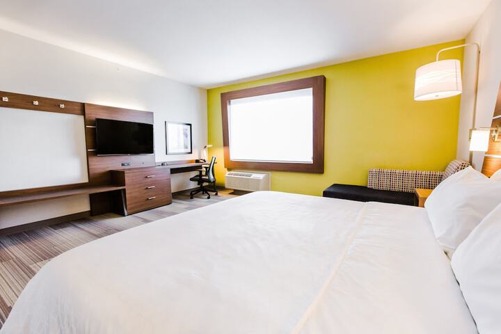 Room 32 of 74