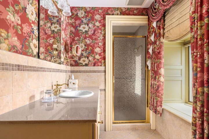 Room 28 of 123