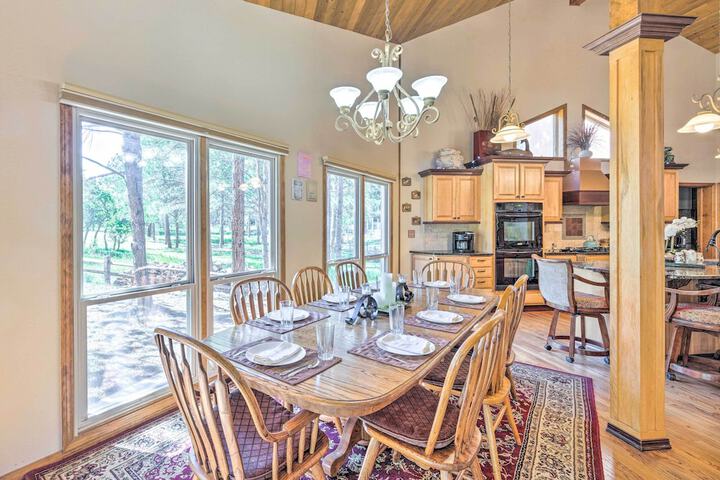 Serene Monument Sanctuary w / Patio & Fire Pit!
