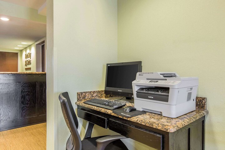 Business Center 70 of 71