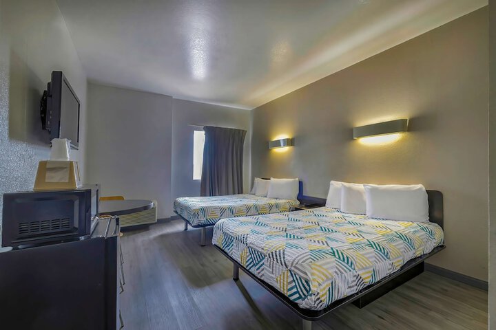 Room 14 of 27