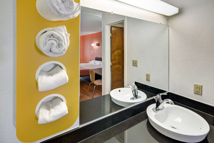 Room 15 of 24