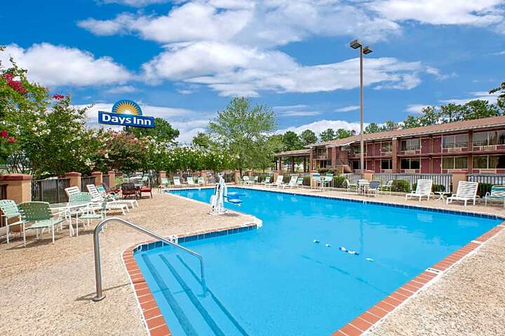 Days Inn by Wyndham Benton