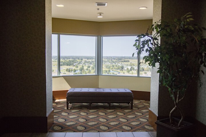 Ballroom/Hall 28 of 36