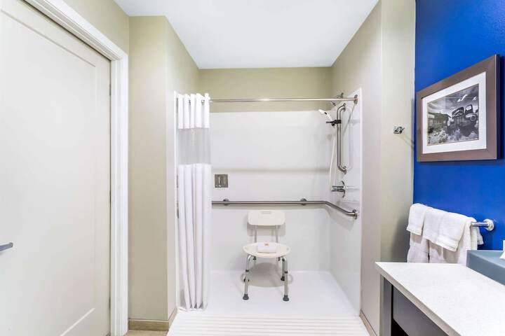 La Quinta Inn & Suites by Wyndham Odessa N. - Sienna Tower