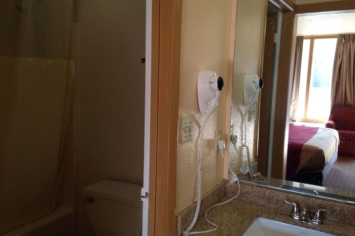 Room 10 of 19