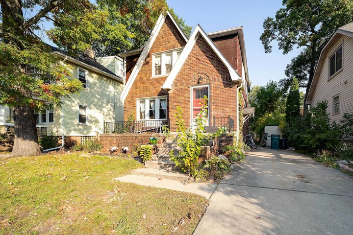Ferndale Apartment w / Yard - Near the Detroit Zoo!