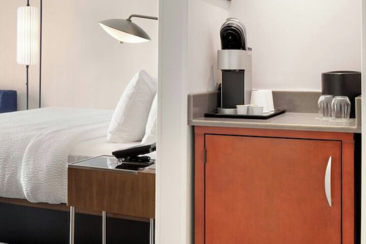 Courtyard by Marriott Portland Airport