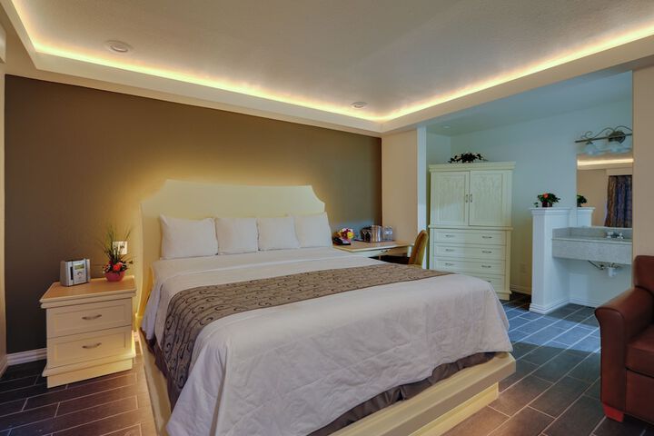 Room 16 of 33