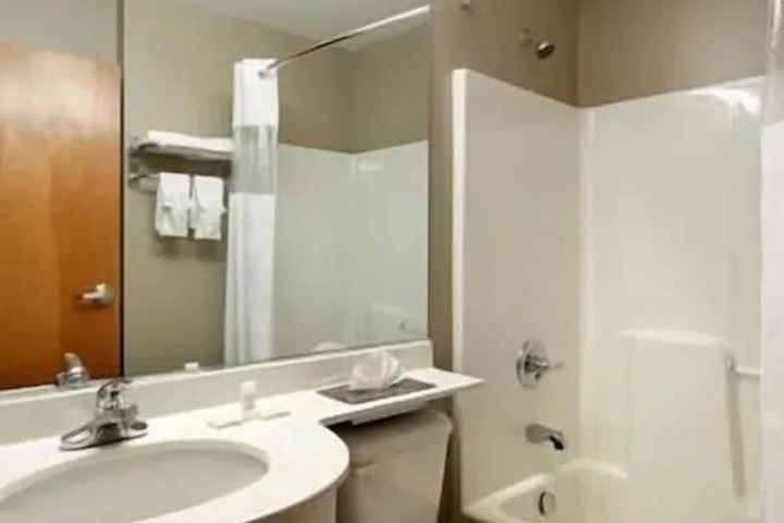 Room 6 of 14