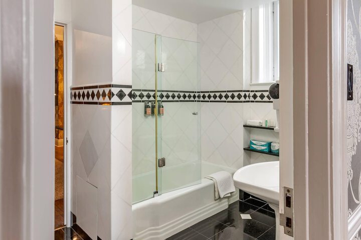 The Fort Garry Hotel Spa and Conference Centre, an Ascend Collection Hotel