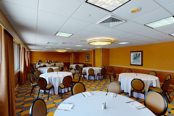 DoubleTree by Hilton Boston North Shore