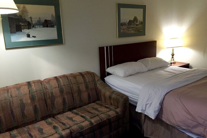 Room 33 of 48