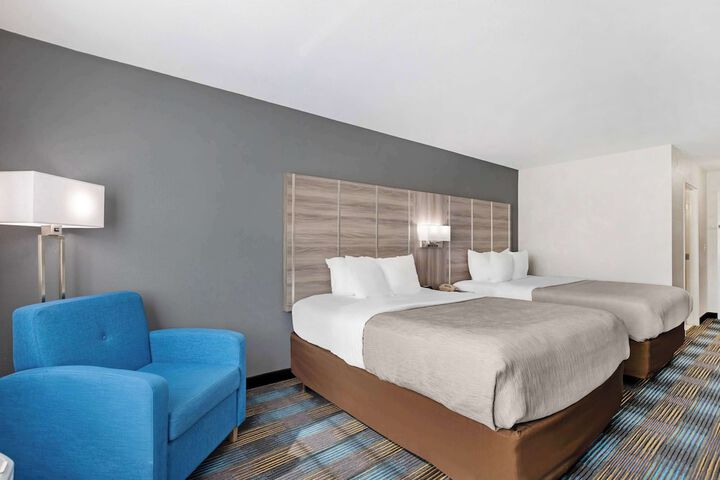 Quality Inn & Suites Fort Madison near Hwy 61