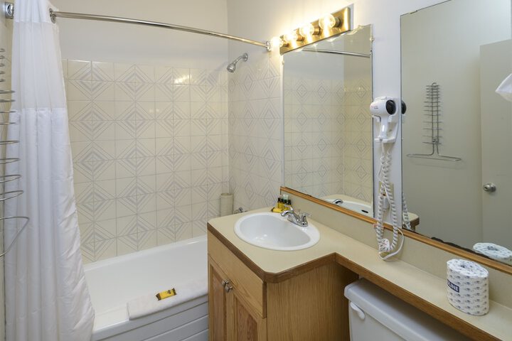 Room 32 of 61