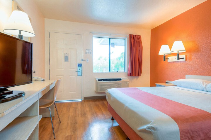 Room 14 of 25