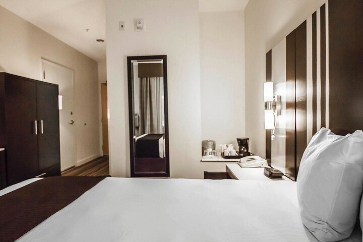 Room 27 of 37