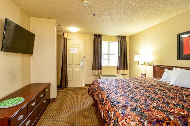 Room 11 of 13