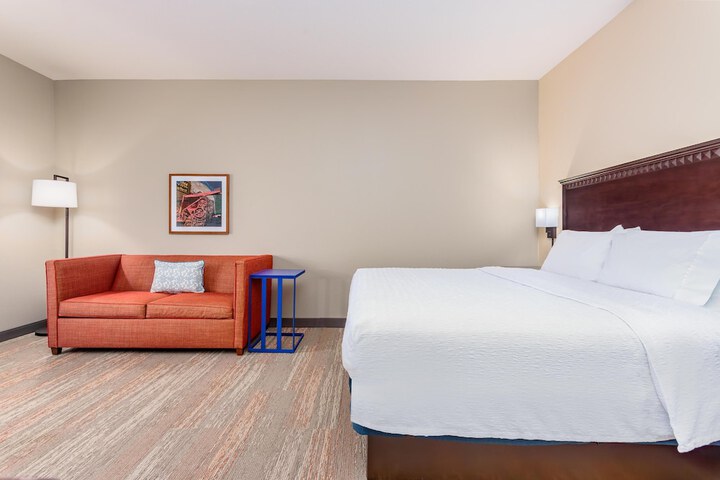 Hampton Inn & Suites Parkersburg Downtown