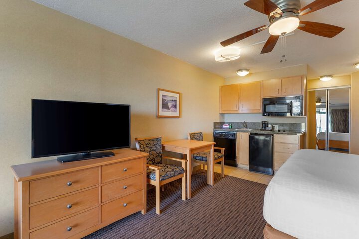 Room 13 of 76
