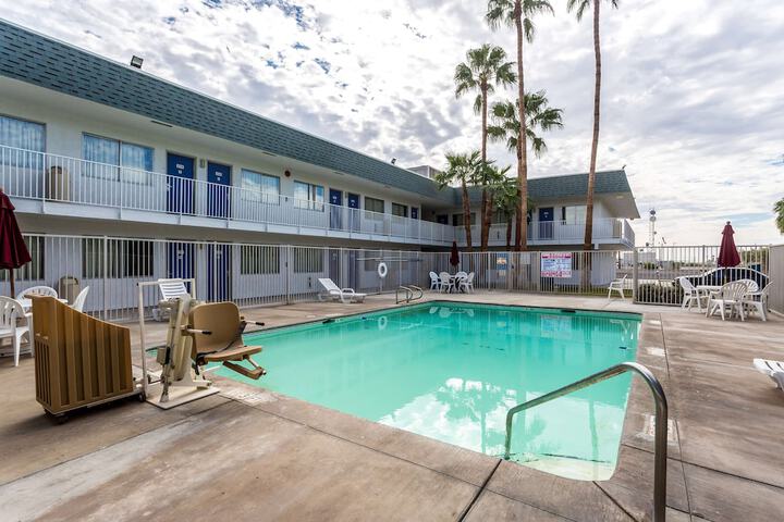 Pool 9 of 37