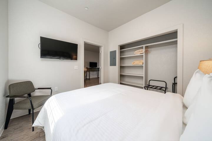 Room 39 of 211