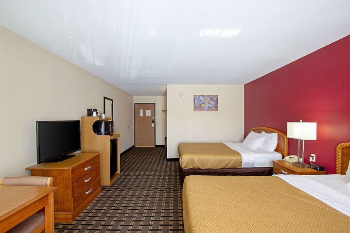 Room 25 of 38