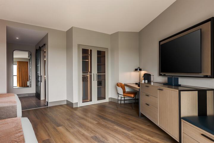 Hotel Avail Rogers Tapestry Collection by Hilton