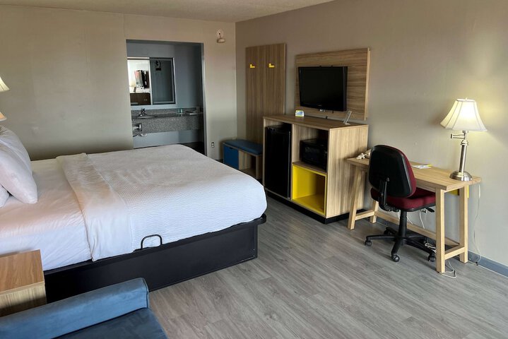 Room 33 of 66
