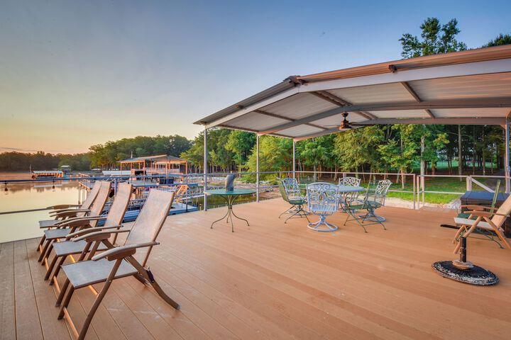 Grand Lakefront Home in Hartwell w / Game Room!