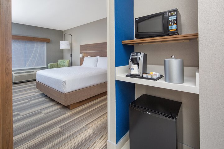 Room 16 of 38