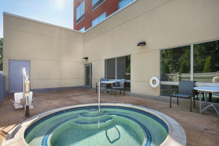 Holiday Inn Express Queensbury - Lake George Area by IHG