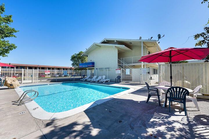 Pool 8 of 39