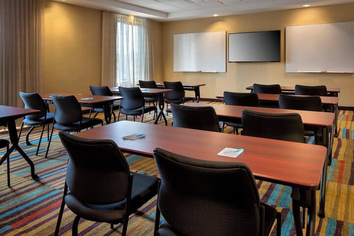 Fairfield Inn and Suites by Marriott Syracuse Carrier Circle