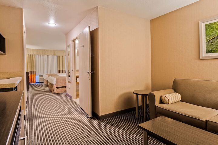 Room 27 of 35