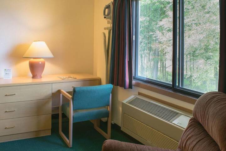 Room 4 of 7