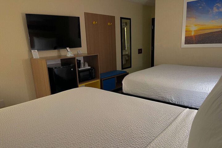 Room 14 of 28