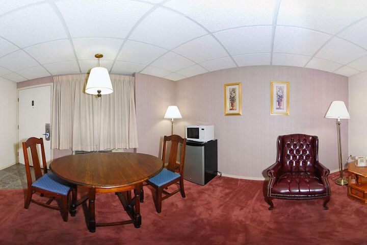 Room 32 of 38