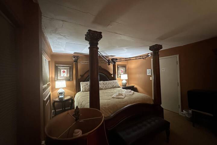 Room 17 of 65
