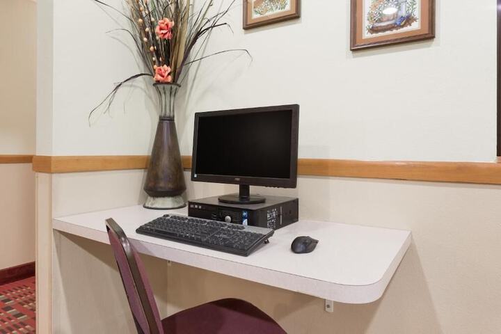 Western Inn & Suites