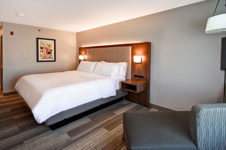 Room 25 of 40