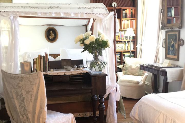 Church Des Artistes Guest House