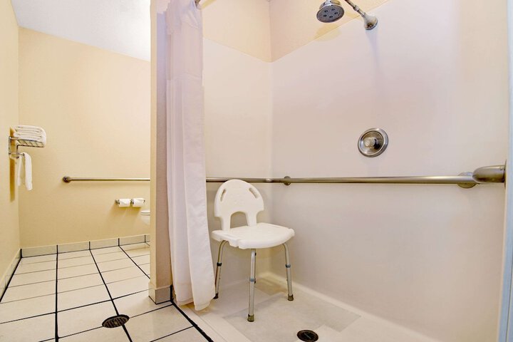 Room 14 of 25
